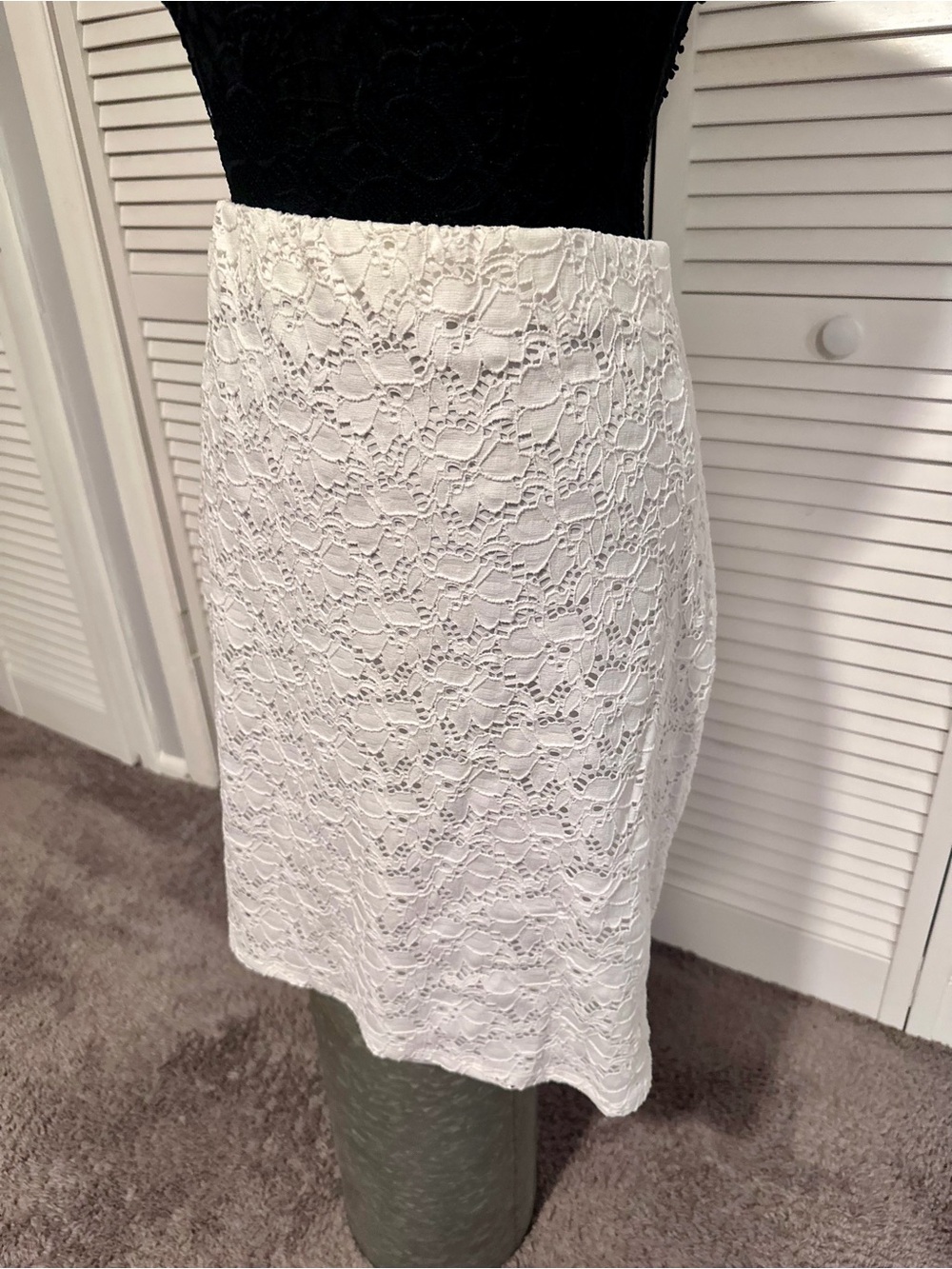 Alfani White Lace look Skirt